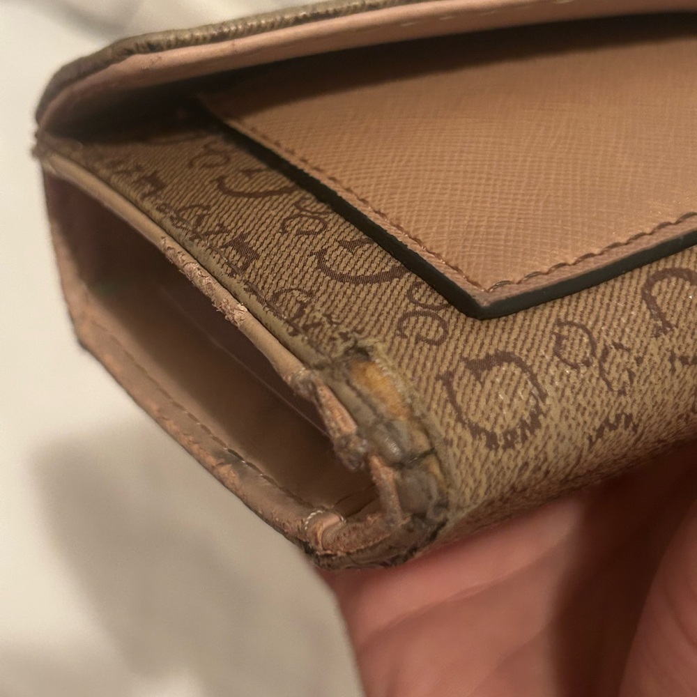 GUESS Wallet - Picture 6 of 7